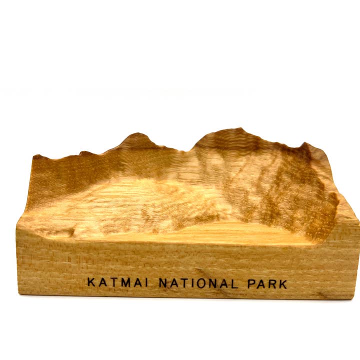 Sculpture topographique en bois du parc national de Katmai pour la vente par mosey design