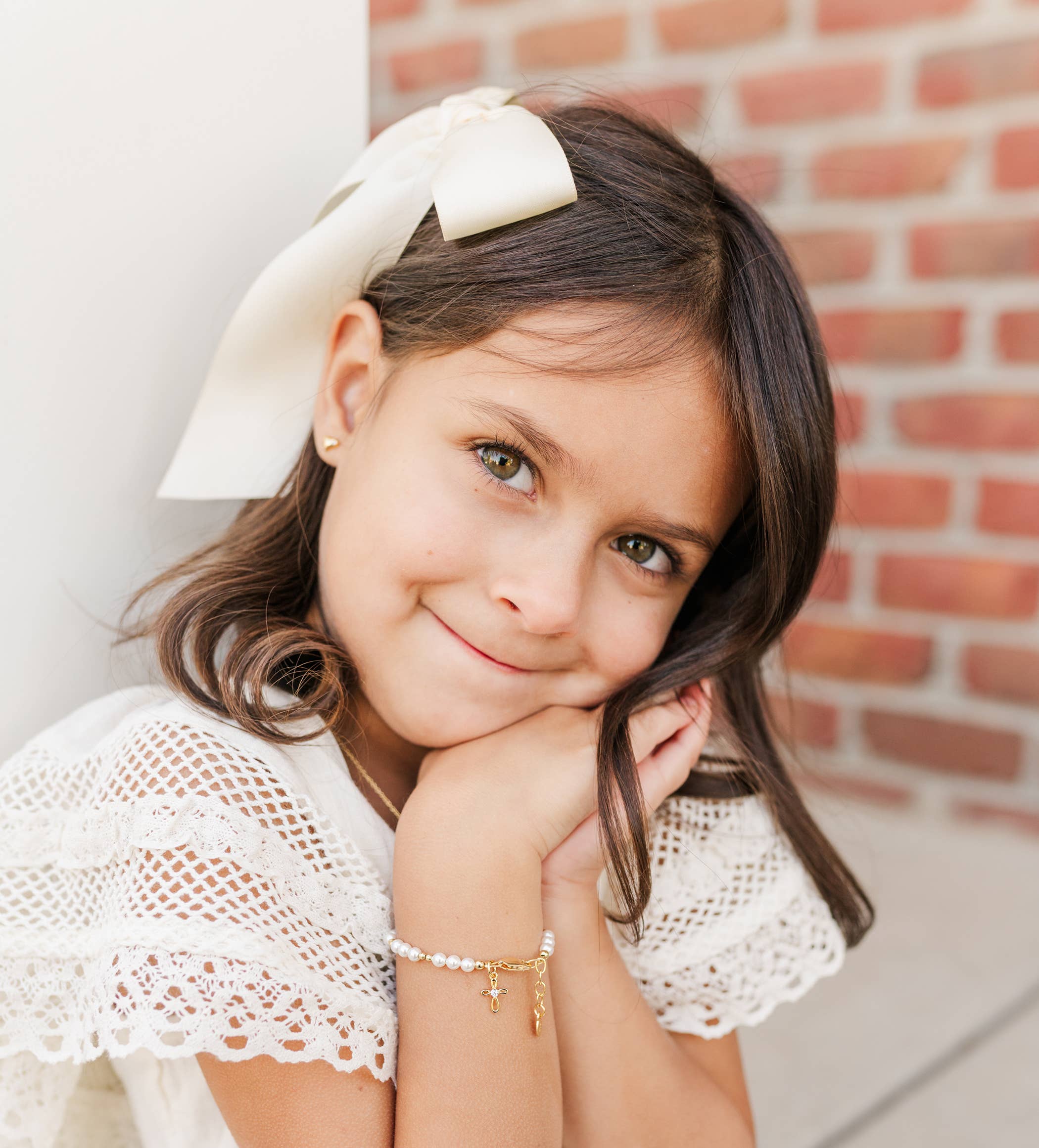 Cherished Moments – Engroshandel Perlearmbånd – Børn – Armbånd til baby med 14K guldbelægning og kors - gave til dåb eller første nadver2