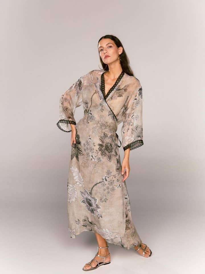 Kimono mit Spitzenbesatz für den Großhandel von simona bonacci