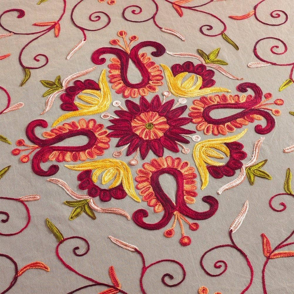 Fennco Styles - Vendita all'ingrosso Tovaglie - Tovaglia ricamata floreale multifiori rossa1