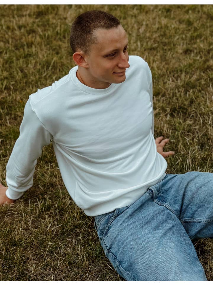 New Hope | Textile Souvenirs & Custom Branding - Wholesale Graphic Sweatshirt - Women's - Unisex cotton sweatshirt with unique Prague print(139S)3