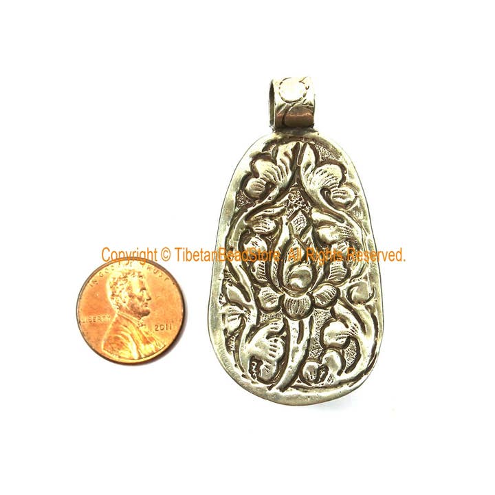 Tibetan Bead Store - Wholesale Pendant/Charm Necklace - Ethnic Tibetan Green Quartz Pendant - WM79431