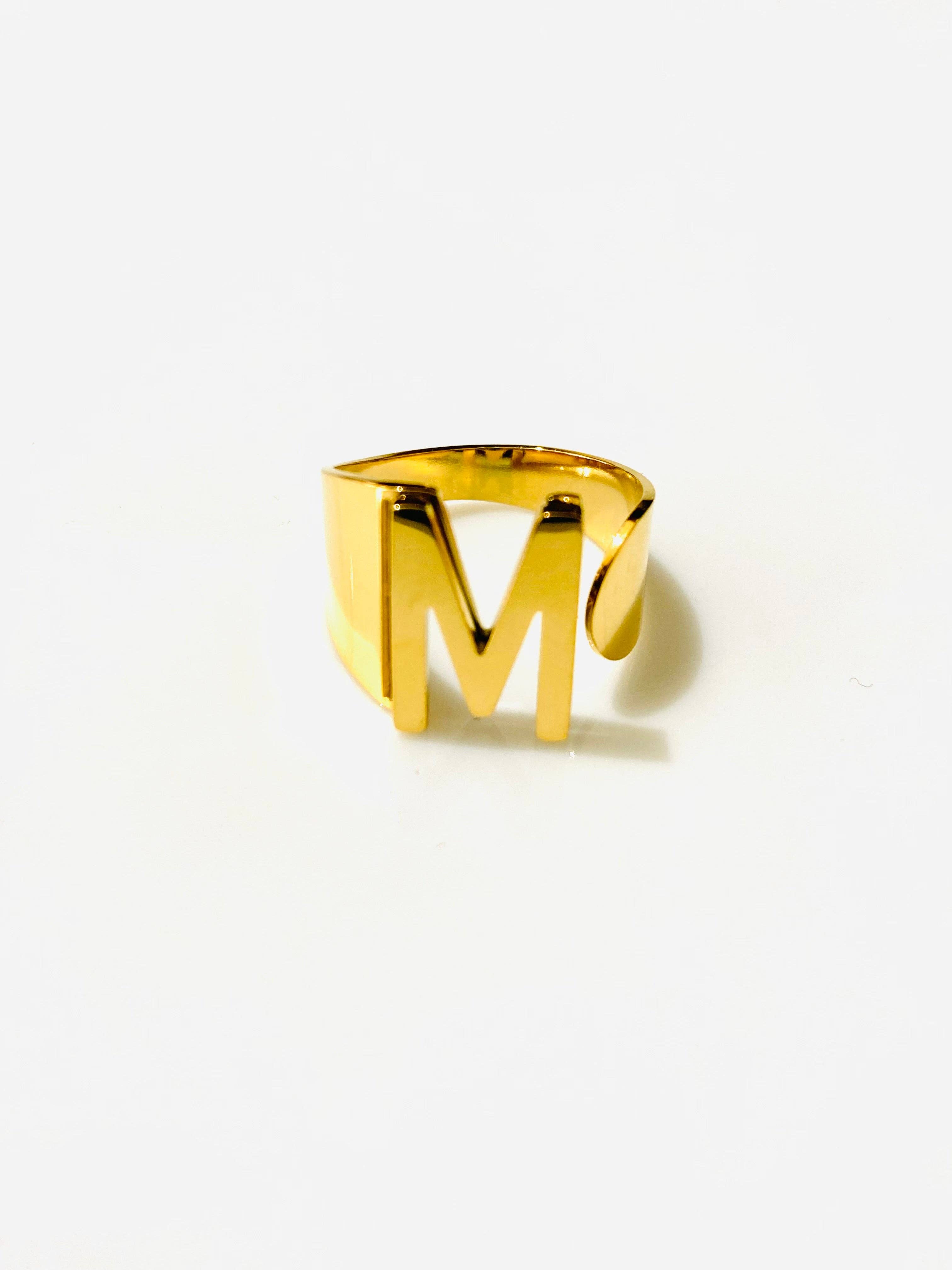 Cassette Barcelona - Vendita all'ingrosso Anelli con sigillo - Anello con iniziale R in acciaio inox placcato oro regolabile17