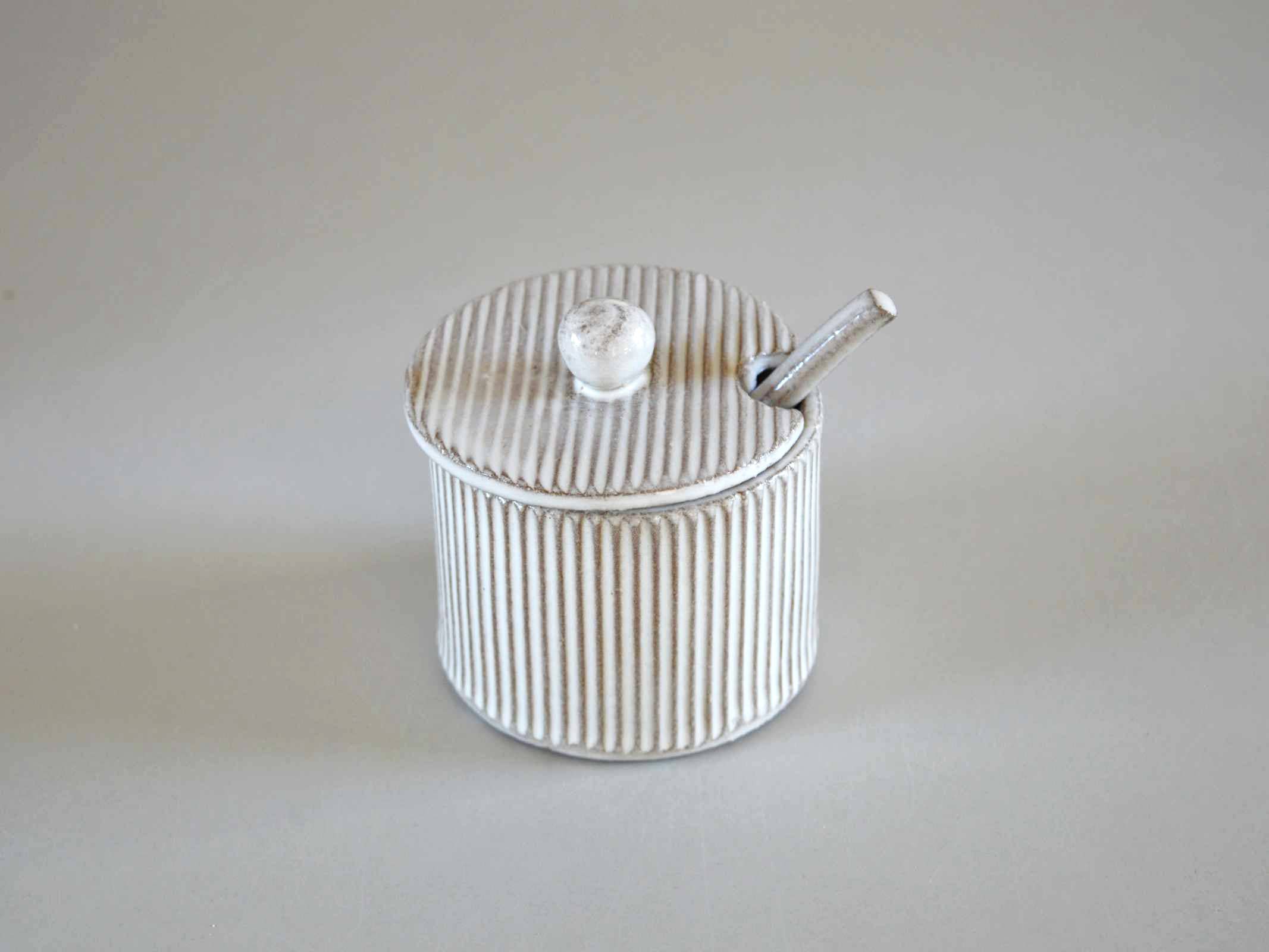 Karolina Bednorz Ceramics - Wholesale Decorative Plate/Dish/Bowl - MILLERIGHE Sugar bowl with quirky spoon Handmade in Italy