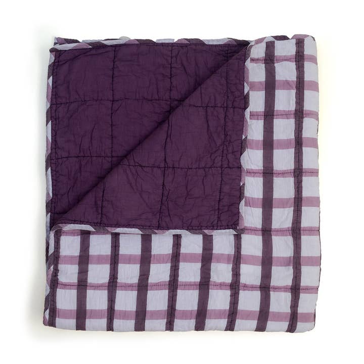 Couverture pour bébé à carreaux violets pour la vente par Piggy & Kin