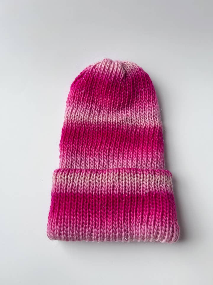 NOUVEAU Bonnet Cabane en Rondins Kaléidoscope pour la vente par Cristin Rae Knits