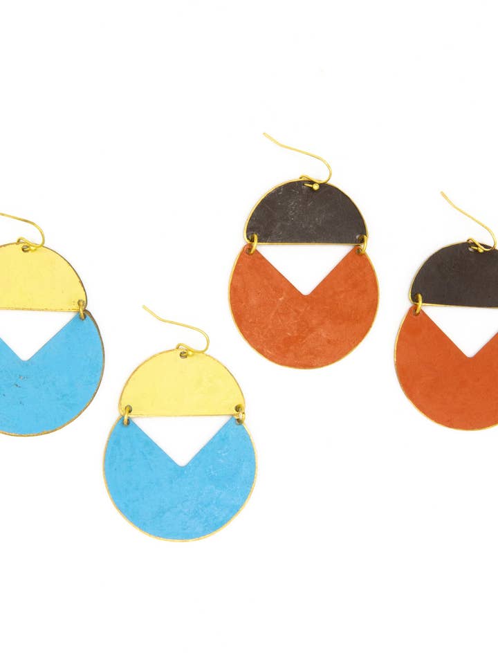 Boucles d'oreilles Painted Moon pour la vente par Fair Anita