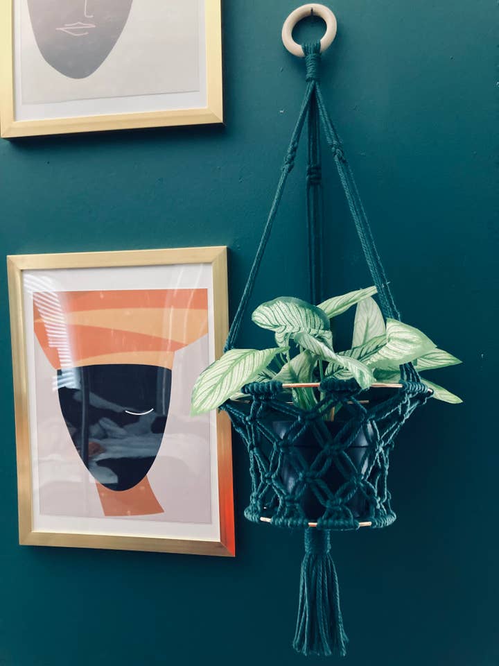 Makramee-Obstkorb oder Pflanzgefäß (grün) für den Großhandel von Abena Designs