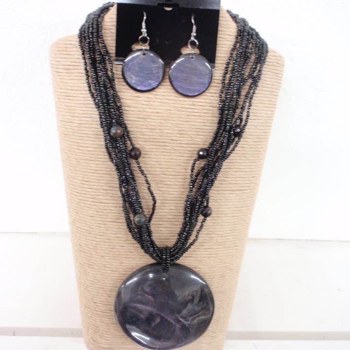 International Duru's - Wholesale Jewelry Set - 8 STRANDS BLACK SEED BEADS WITH ROUND RESIN WITH CAPIZ SHELL0
