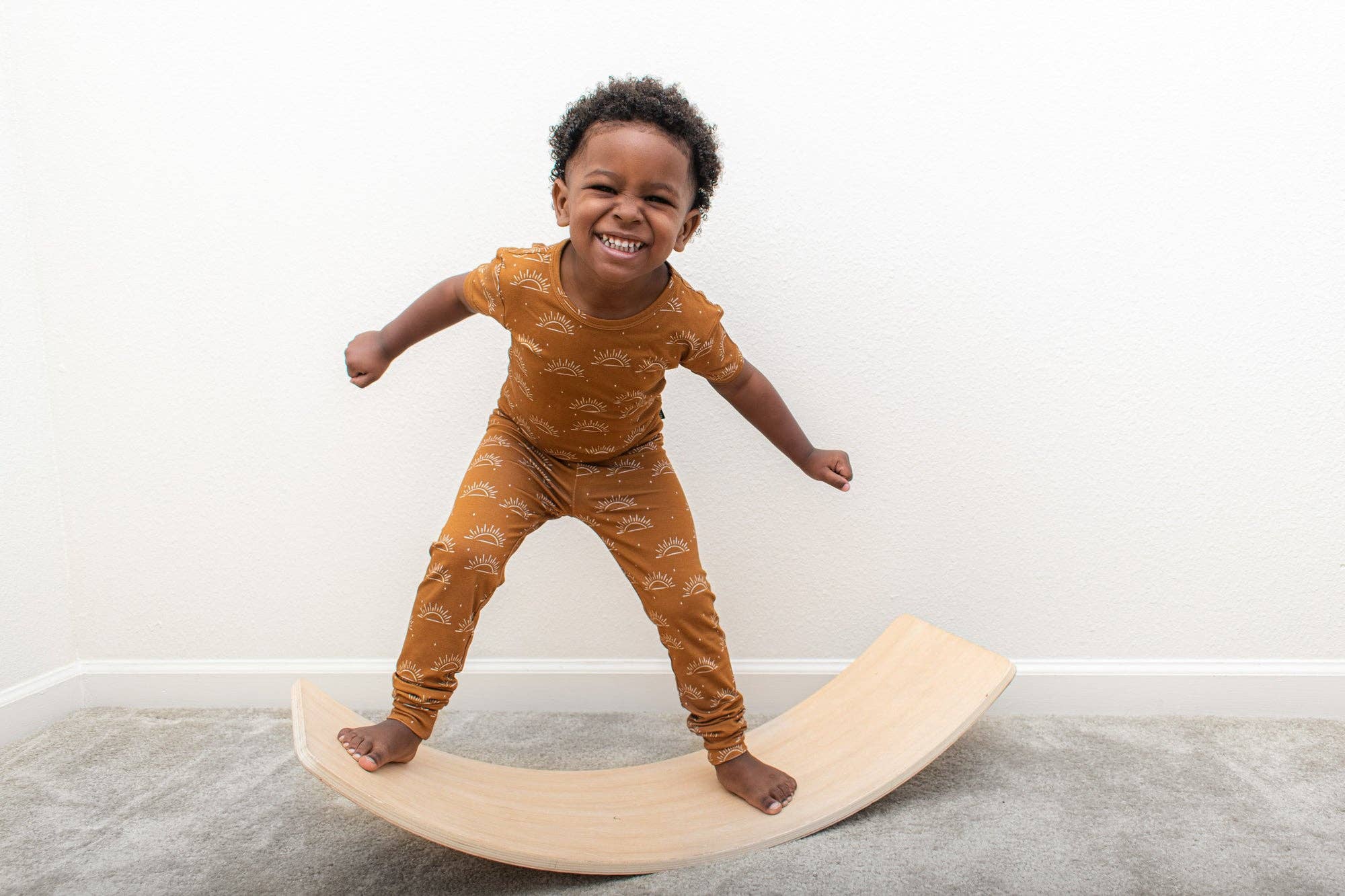 millie + roo LLC - Vente Haut et bas de pyjama – enfant - ENSEMBLES 2 PIÈCES À MANCHES COURTES EN BAMBOU - Sunny Days