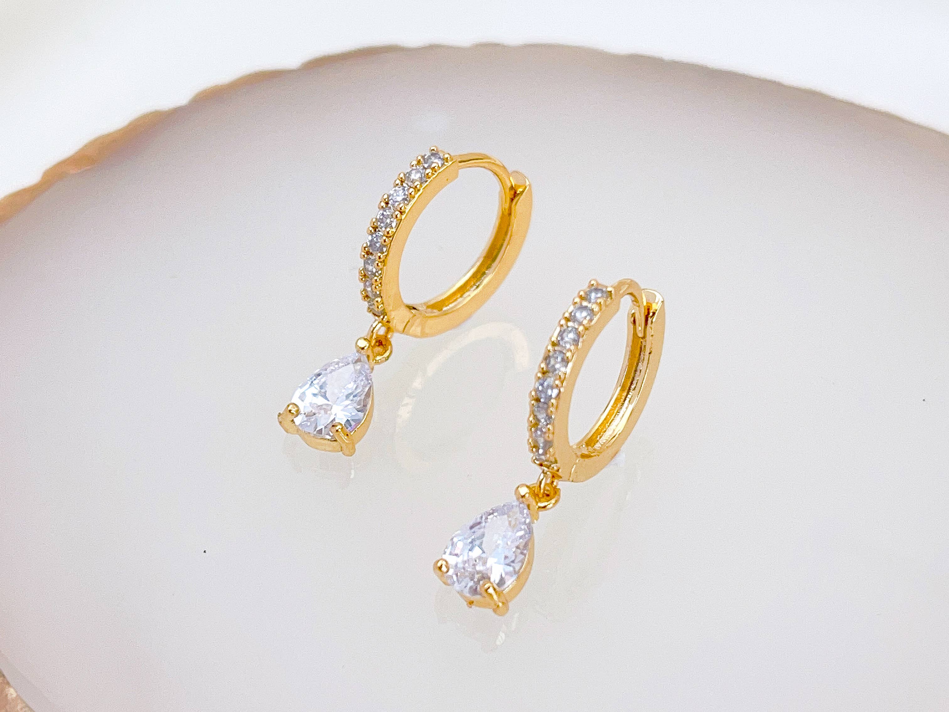 Melange Blanc - Vente Petits anneaux - Boucles d'oreilles pendantes créoles à charnière en forme de larme dorée avec baguette E01912