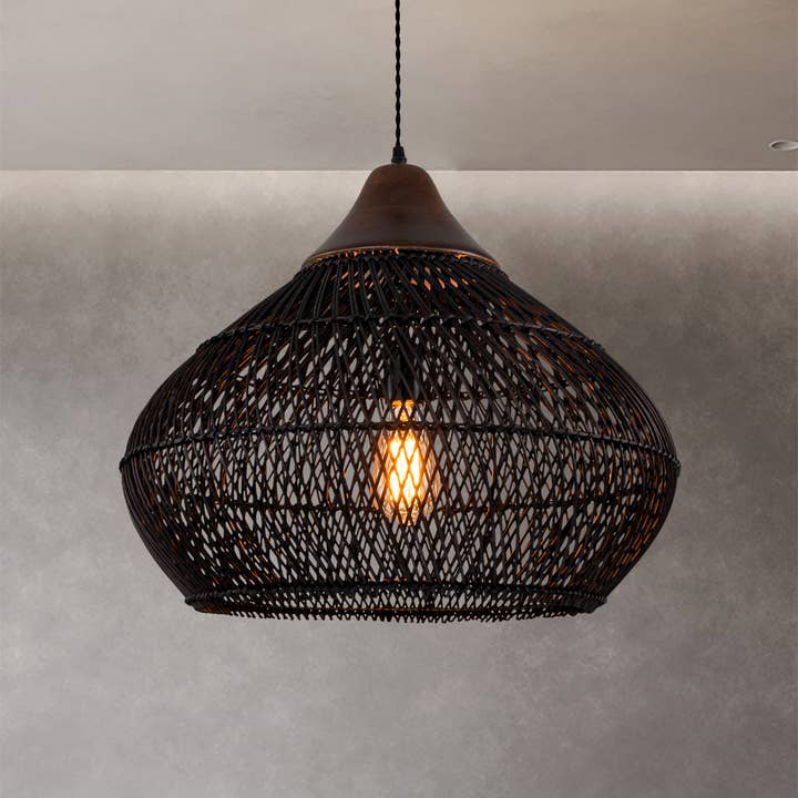 Noir Mat Grande lampe suspendue en rotin Coastal, plafonnier noir mat en vente sur Faire1