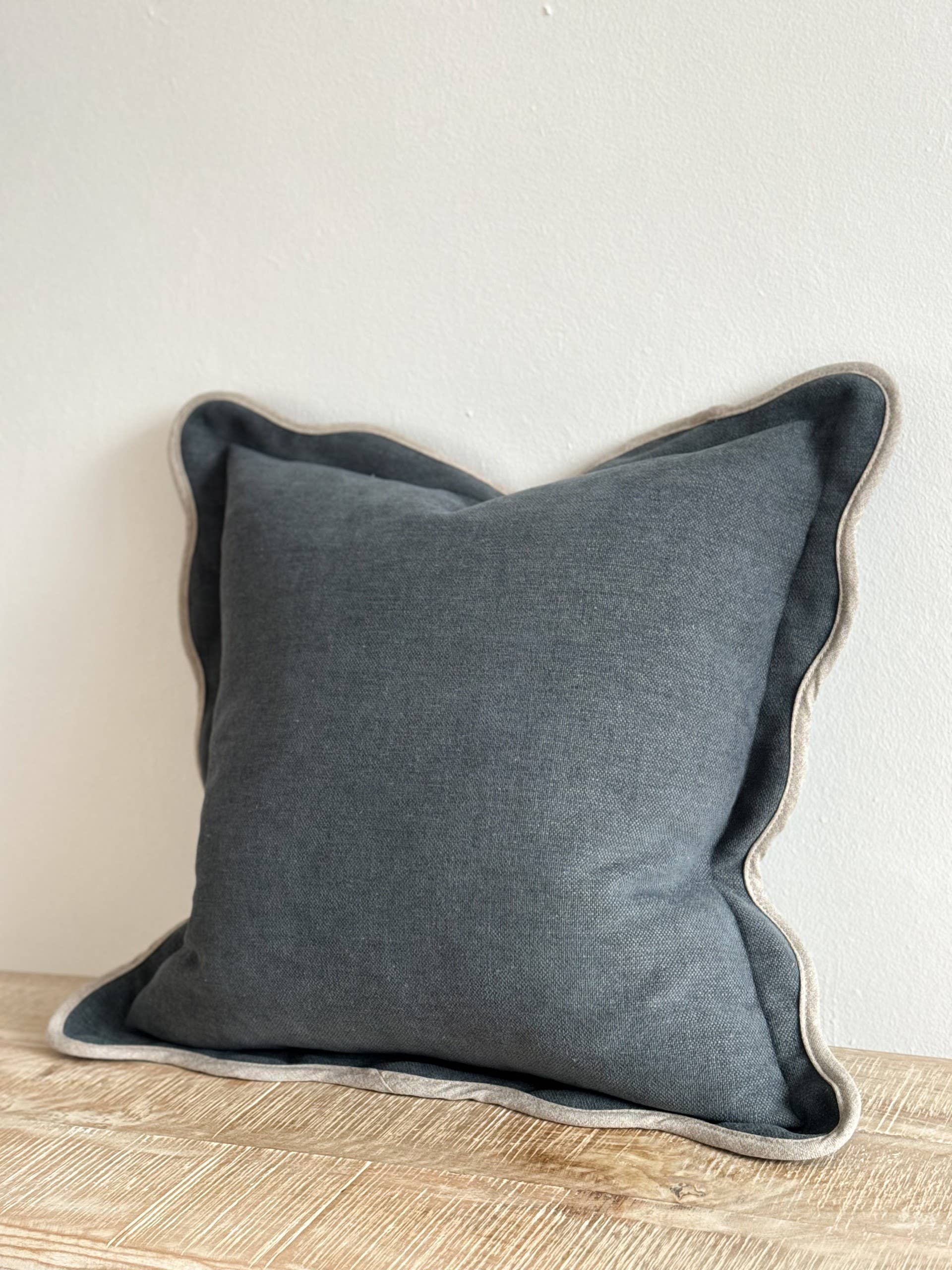 Ellenvale Trade – wholesale Throw pillow cover – Chloe Navy Scalloped 45x45 - Linen Blend0