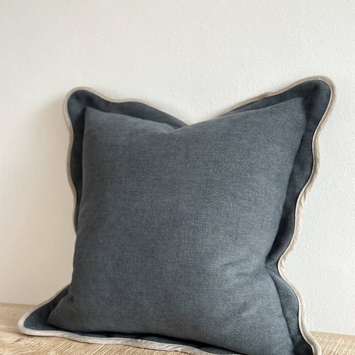 Ellenvale Trade – wholesale Throw pillow cover – Chloe Navy Scalloped 45x45 - Linen Blend0