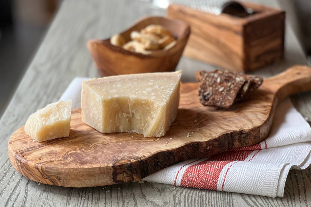 Verve Culture - Wholesale Cheese Board - Italian Olivewood Charcuterie and Cheese Paddle Board3