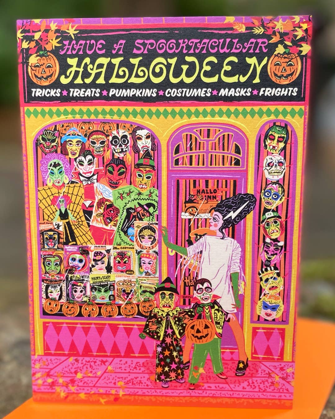 Lost Plots - Vente Cartes d'Halloween - Carte de vœux de la boutique de costumes d'Halloween Spooktacular2