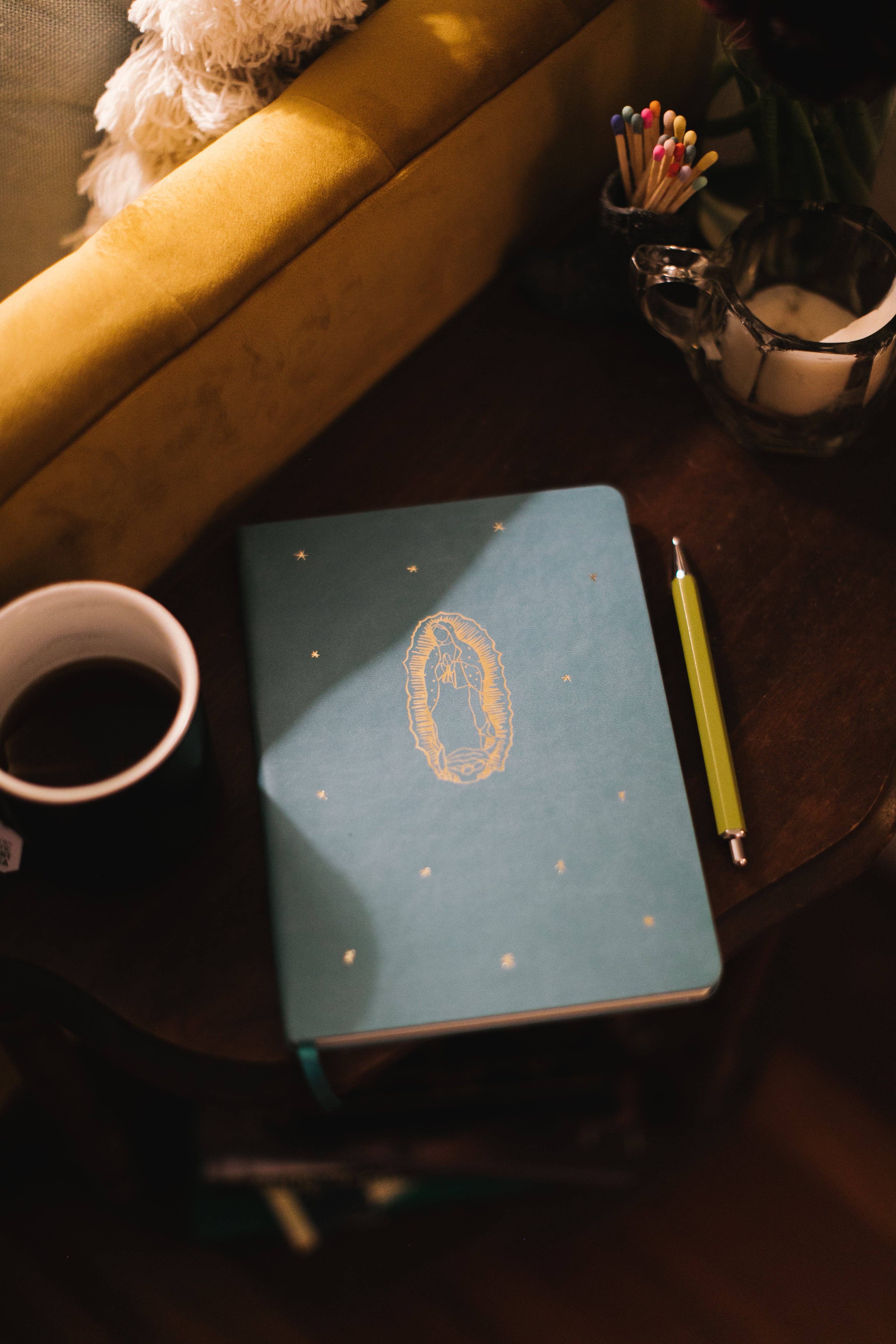 Elisa M Torres - Artist & Designer – Caderno por atacado – Caderno Nossa Senhora de Guadalupe com Detalhes em Ouro3