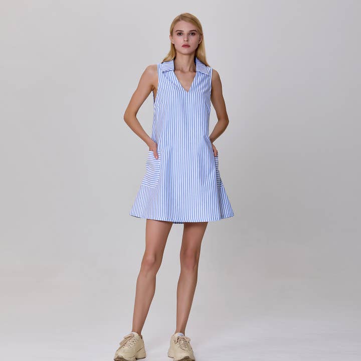 Mini-robe trapèze minimaliste à rayures pour la vente par Smart and Joy