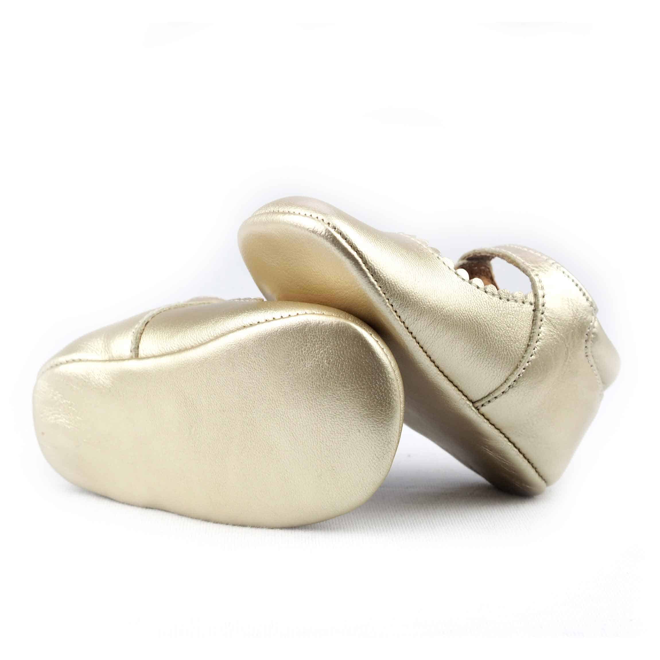 goud Klassieke leren babyschoentjes voor meisjes in goud voor groothandel op Faire2