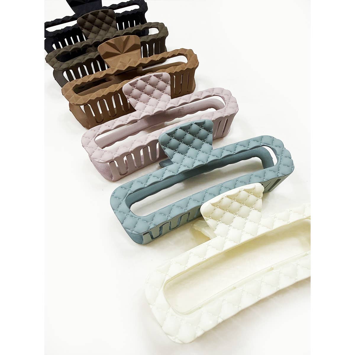 MIX COLOR Embossed Jumbo Hair Claw for wholesale on Faire1