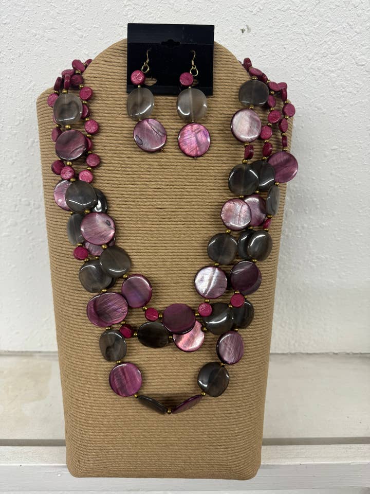 DRIE STRENGEN ZWART ROND HOUT EN SCHELP MEERSTRENGIGE HALS voor wholesale door International Duru's