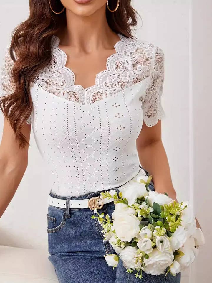 T-shirt med spetskant och broderade hål för sommaren för wholesale av Blak Wardrob