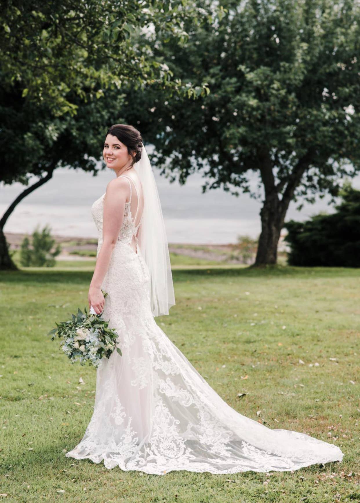 Ruffled Rose Veils - Wholesale Veil - Women's - Soft Fingertip Veil (40 inches)3