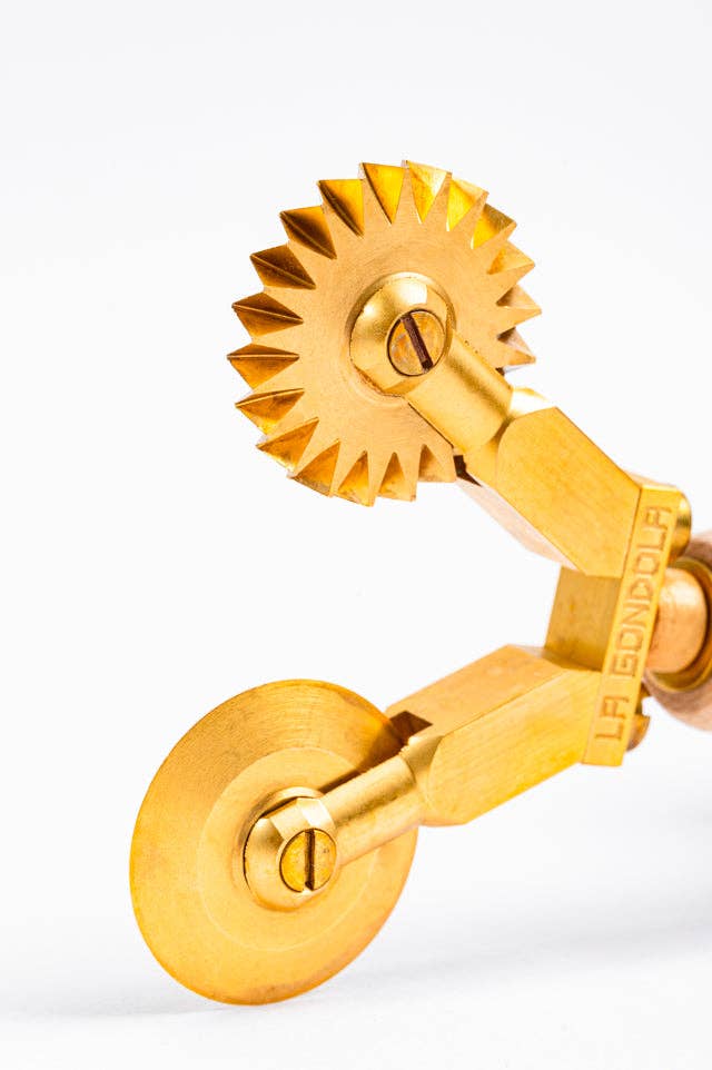 LA GONDOLA – Engroshandel Køkkenredskab – Dobbelt pastaskærerhjul, glat og riflet hjul8