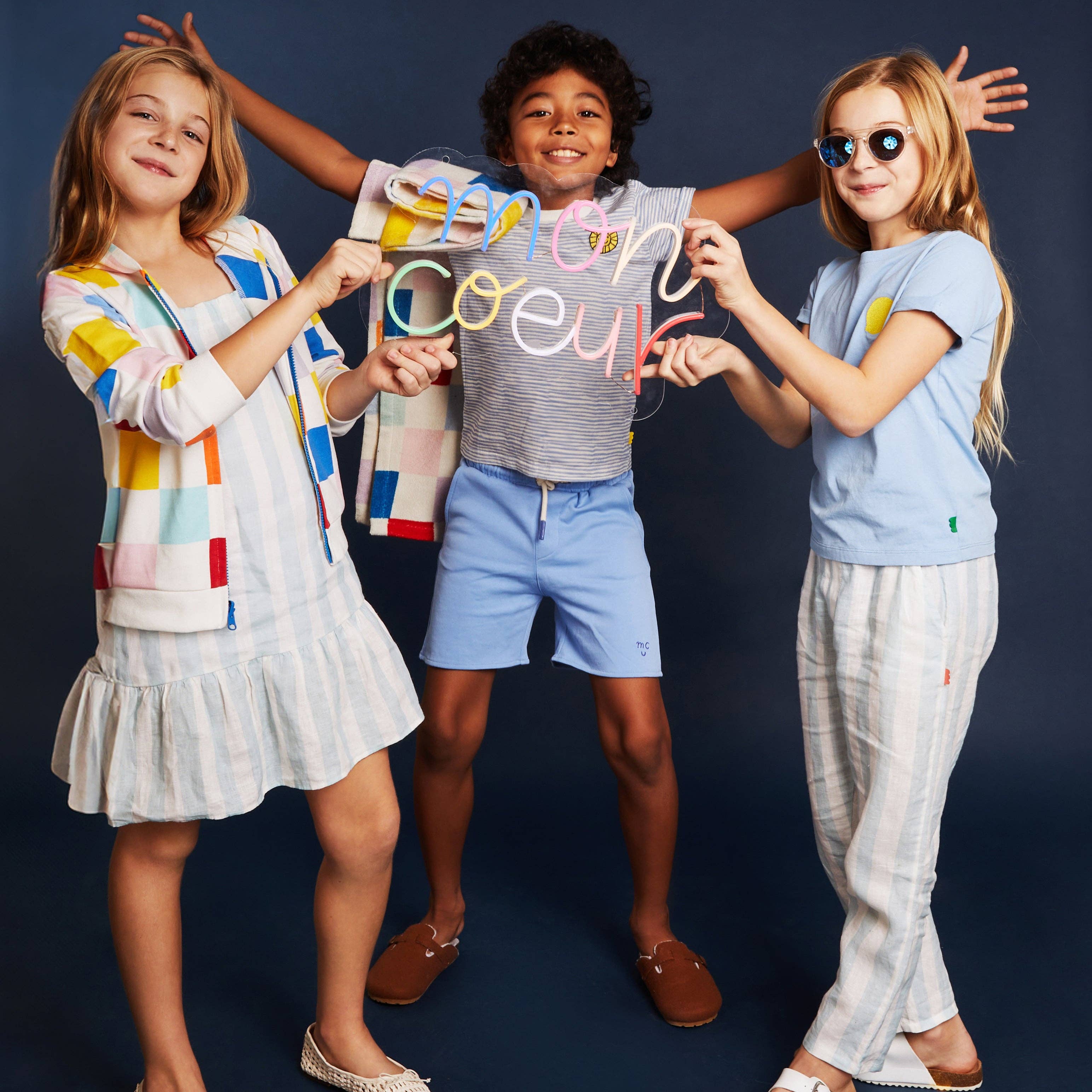 Aqua glacé Robe enfant à fines bretelles rayée Cabana en lin en vente sur Faire9