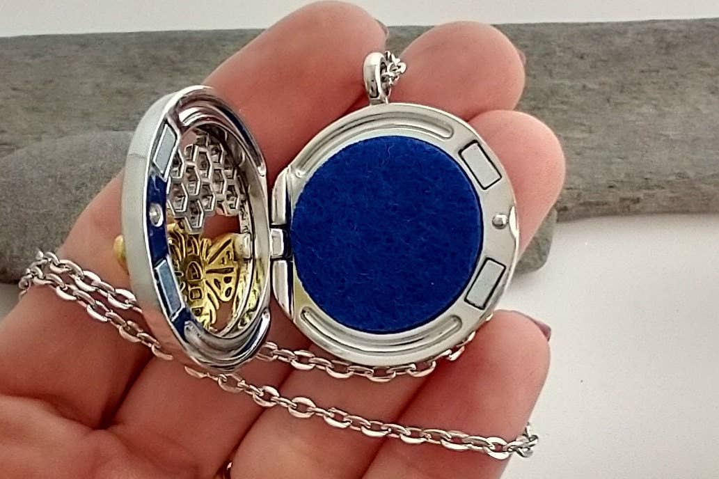 Piccadilly Pendants - Wholesale Locket Necklace - Bee Locket, Bee Necklace, Anxiety Necklace3