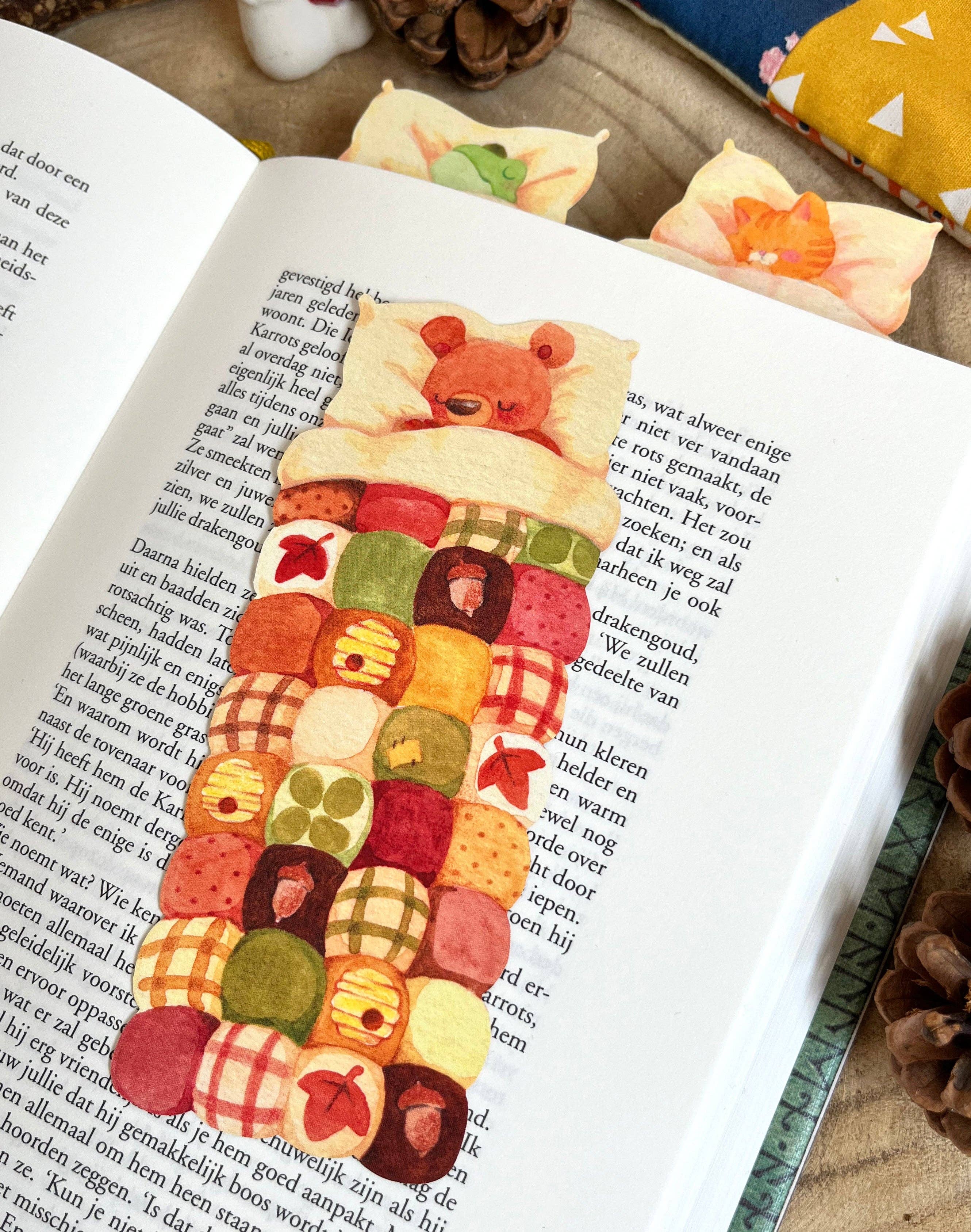 Aiko Graven - Wholesale Bookmark - Sleepy bear | Die cut Bookmark2