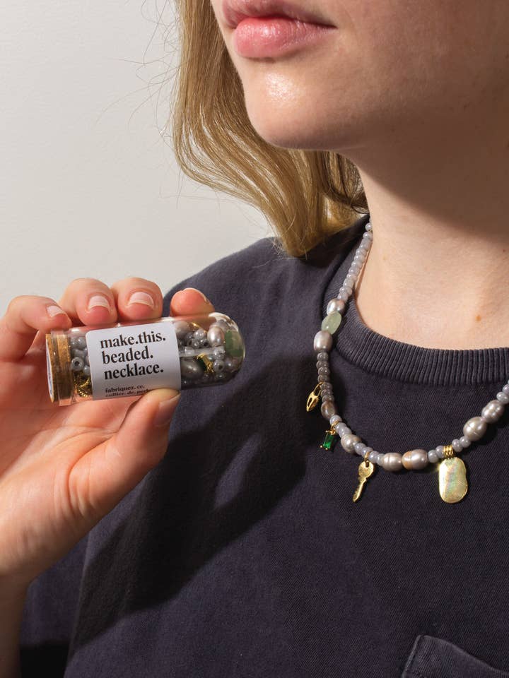 Kit de colliers en perles et breloques : Oyster pour la vente par Make This Universe