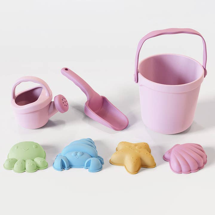 Silikon-Eimer mit Gießkanne, Schaufel und Förmchen - Zartrosa für den Großhandel von Rammelaartje