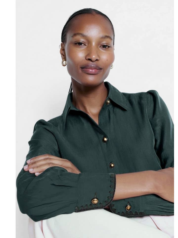 Blouse met Knoopsluiting en Deksteek Manchetten, Kort Model voor wholesale door Naked Zebra