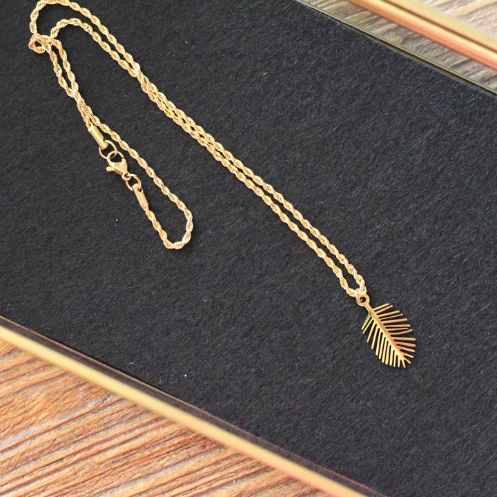 SADO FEATHERS NECKLACE for wholesale by MEMORICE