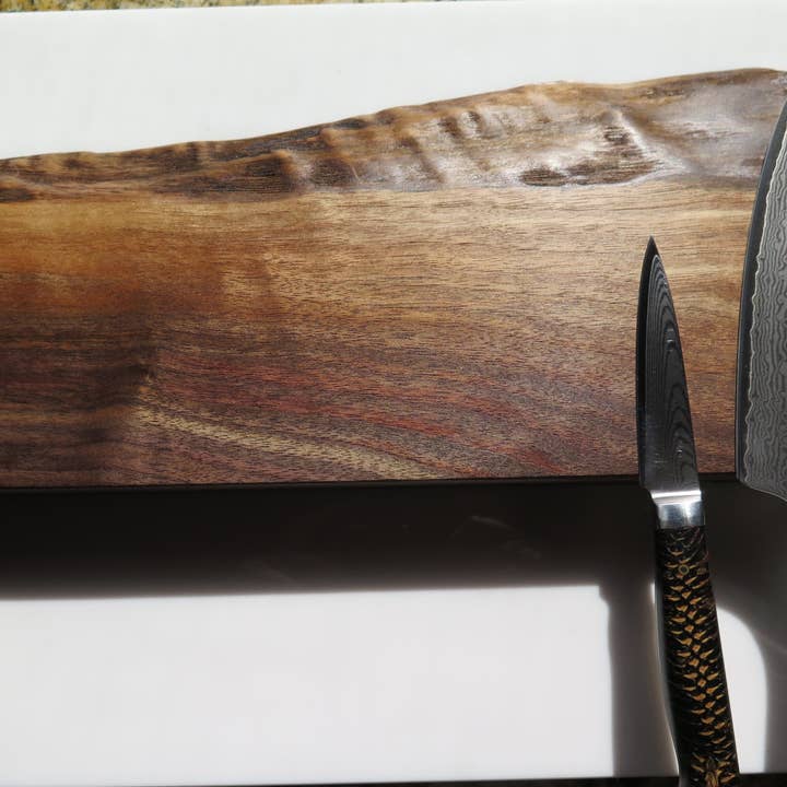 Portacoltelli magnetico in noce Live Edge per la vendita all'ingrosso da parte di Ikigai Knives
