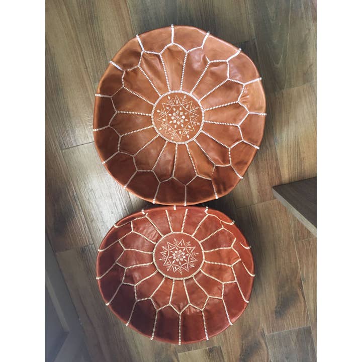 marrakeshop - Venta al por mayor Puf - Puf marroquí de cuero redondo de primera calidad en camello y marrón, 100 unidades1