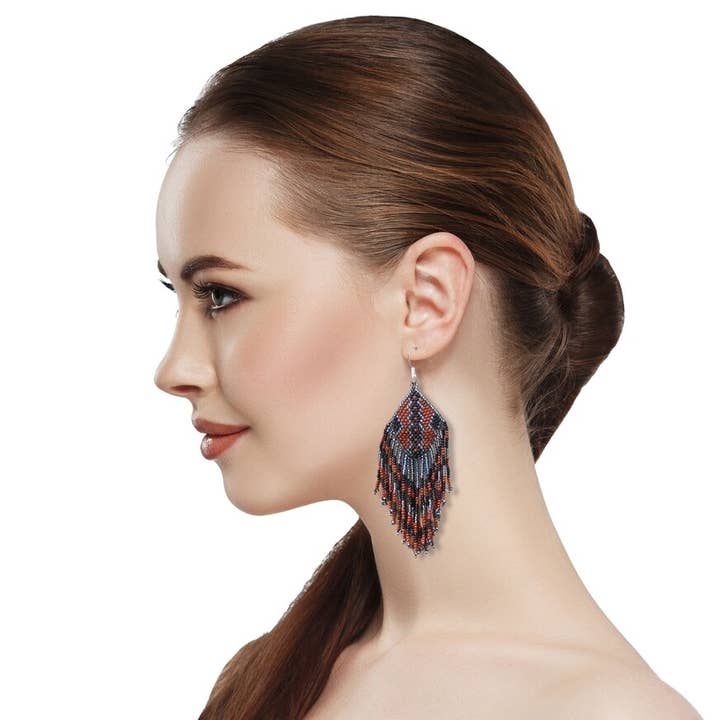 BEADS CORNER – Engroshandel Hængeøreringe og creoløreringe – Håndlavede Store Øreringe med Brune og Grå Perler2