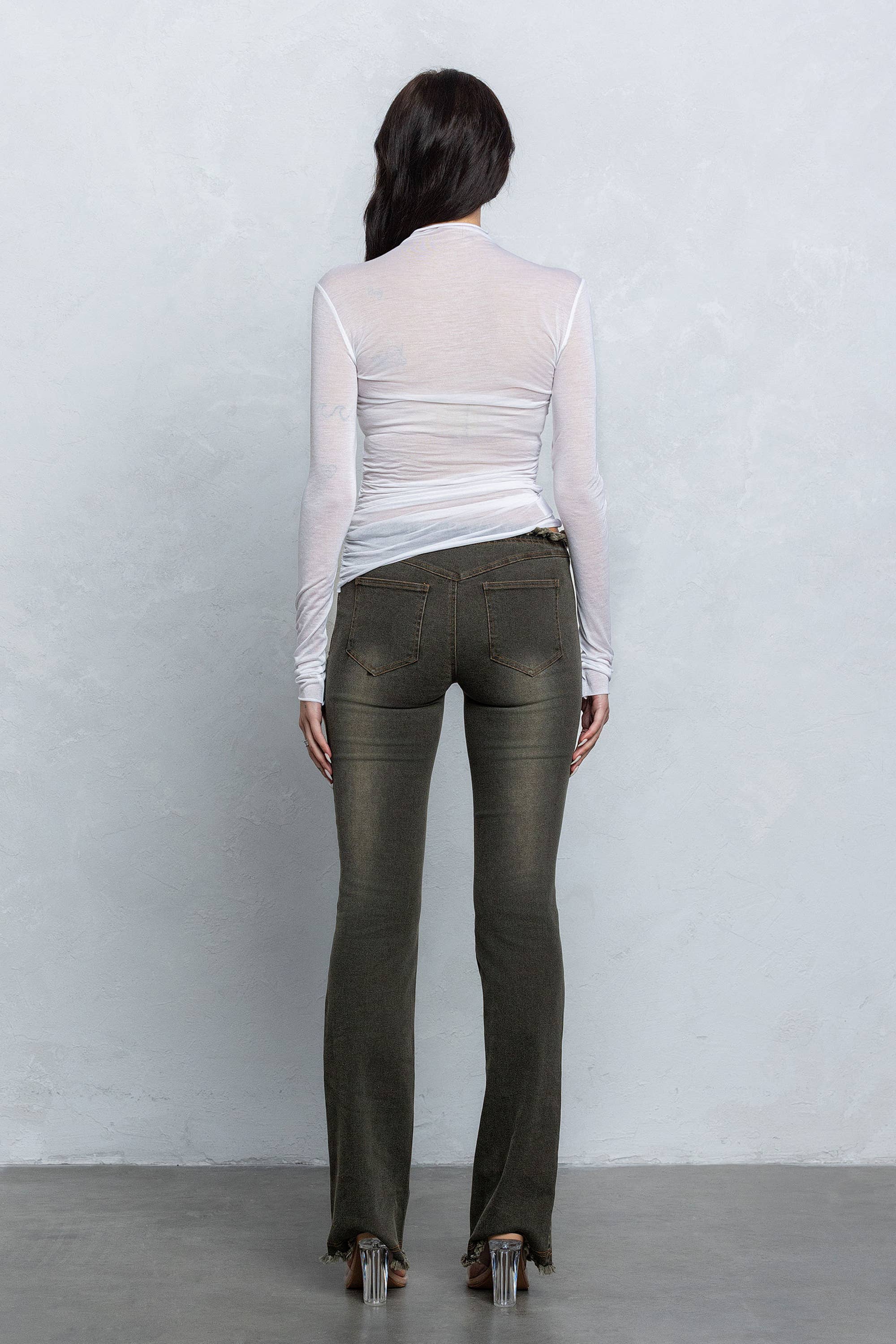 No Vacancy – Engroshandel Bluse - Dame – Gennemsigtig langærmet top med rynket hals16