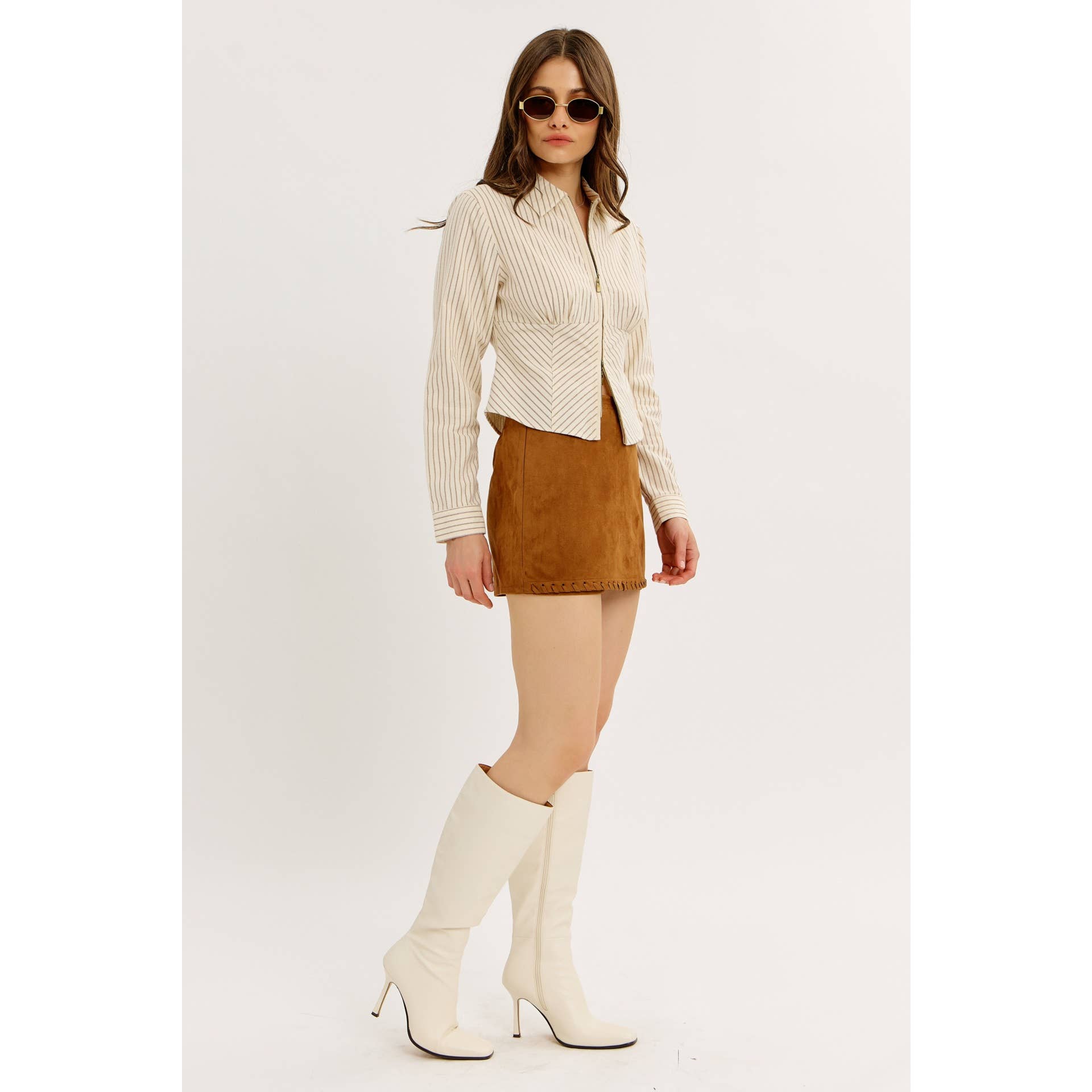 CHAMEAU MINI-JUPE-SHORT EN FAUSSE SUEDE ÉLÉGANTE AVEC OURLET SURPIQUÉ en vente sur Faire14