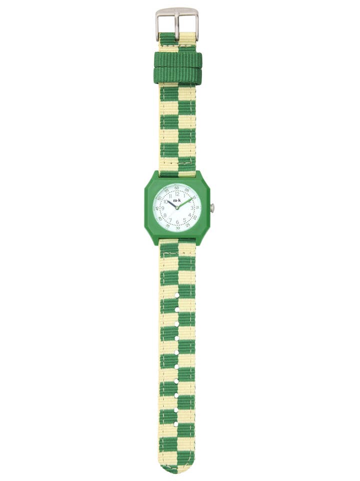 Herbe d'été - Femme à carreaux verts pour la vente par Mini Kyomo