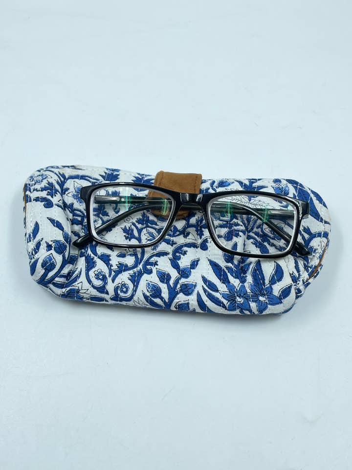 Handgemaakte Gequilte Bloemen Zonnebril Etui voor wholesale door Funky Yak Ltd