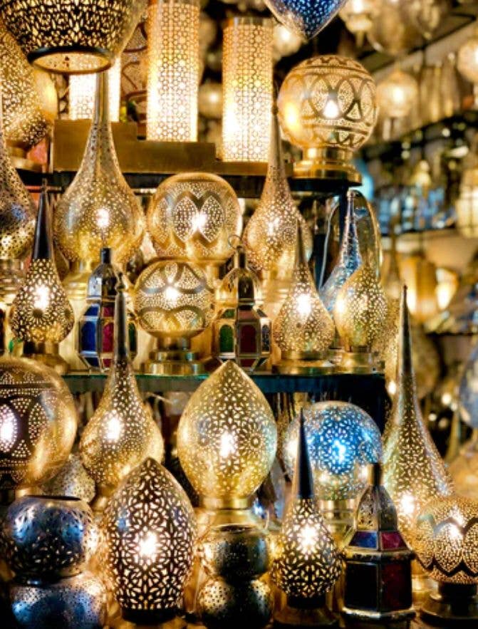 marrakeshop – Engroshandel Skrivebordslampe – Marokkansk håndlavet rund bordlampe i graveret messing10