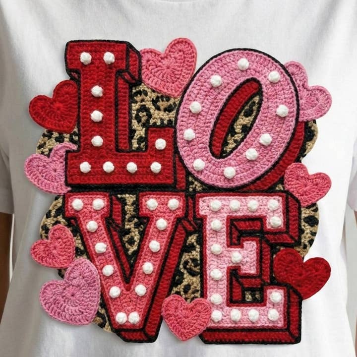 Faux Garn Hæklet Kærlighed Valentinsdag T-shirt, Hjertesweater for engroshandel hos DLT Ecommerce