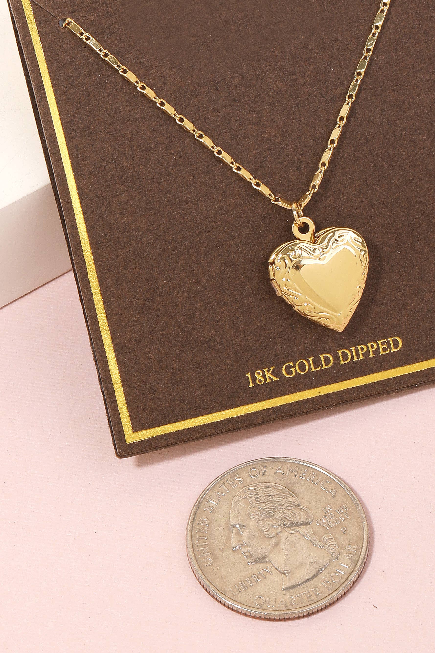 G Collier à pendentif en forme de cœur à médaillon trempé en or en vente sur Faire2