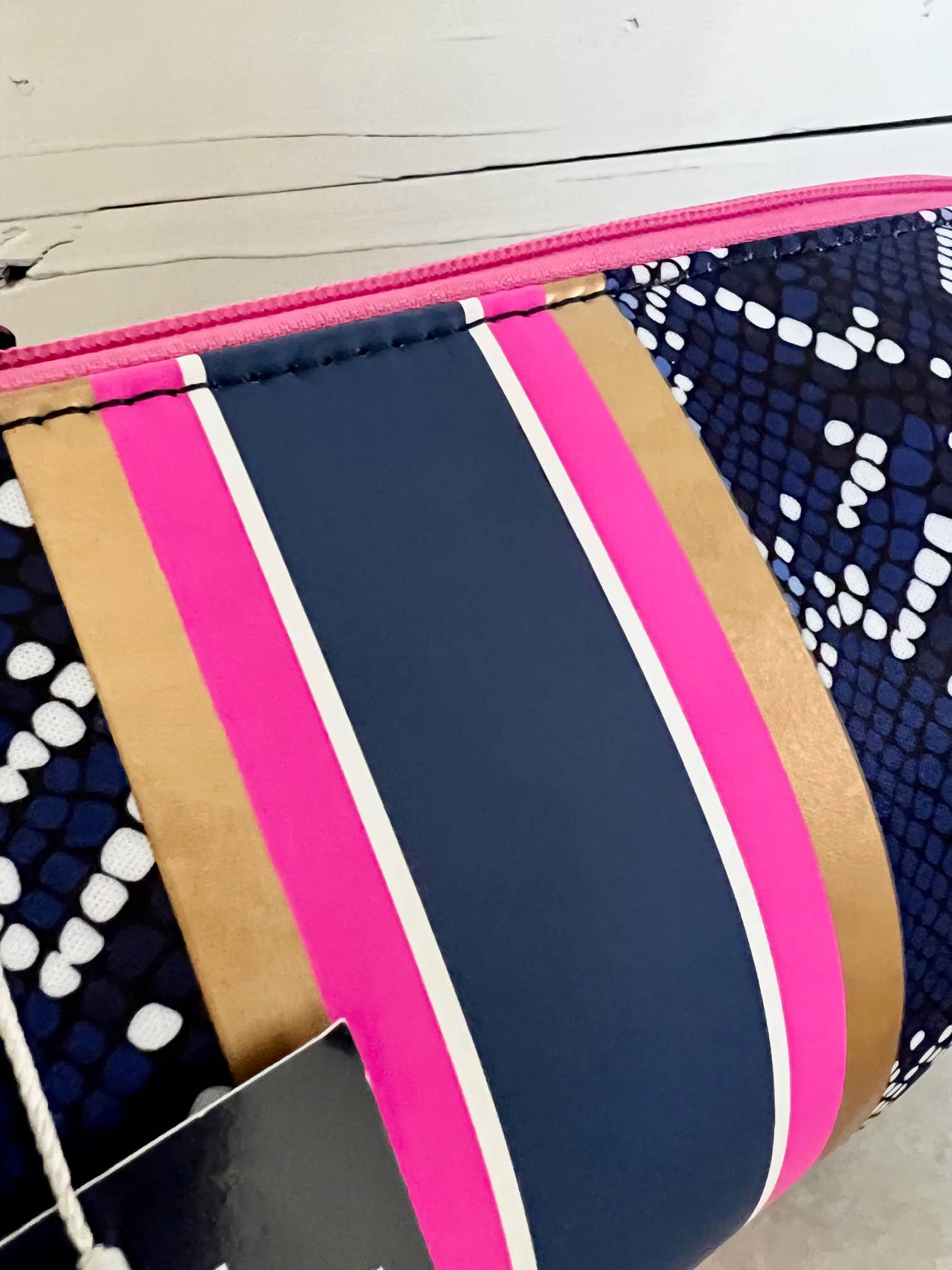 TAYLOR GRAY - Wholesale Tote Bag - Women's - The Sarah Neoprene Tote | shoptaylorgray1