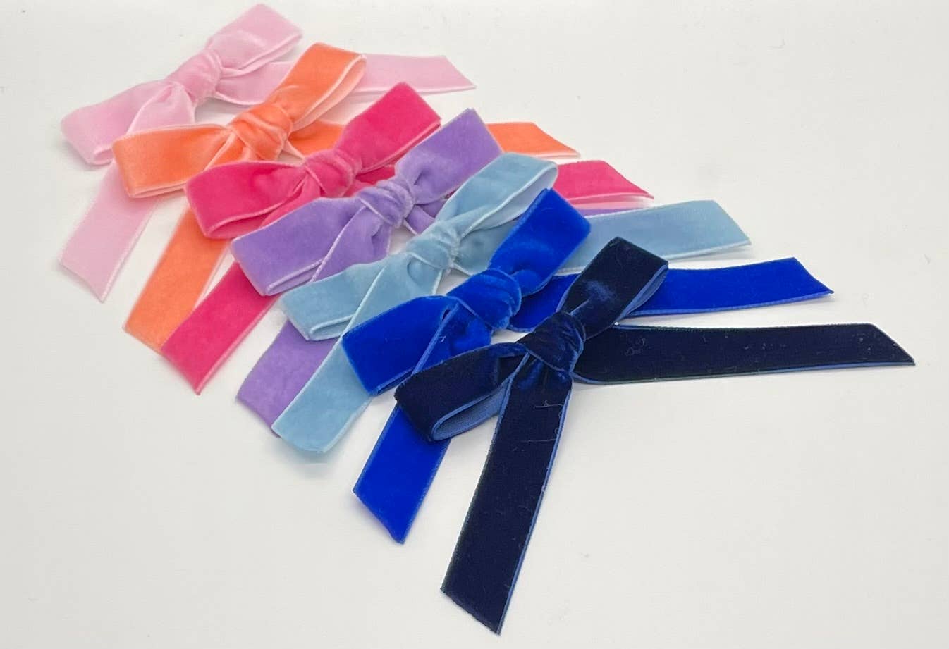 Winn and William – Engroshandel Hårsløjfe - Børn – Fløjlsknutet sløjfe0