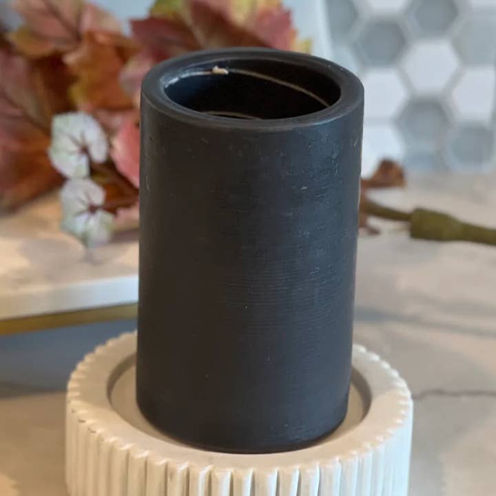 DAIM ET CÈDRE pour la vente par Afton Candle Inc