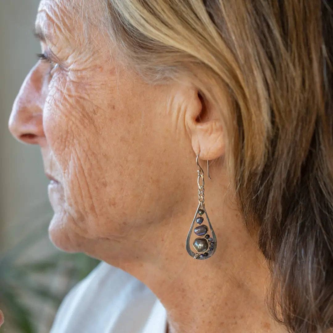 Art by any Means Jewelry - Wholesale Dangle Earrings - Dripping Pearl Earrings E836041