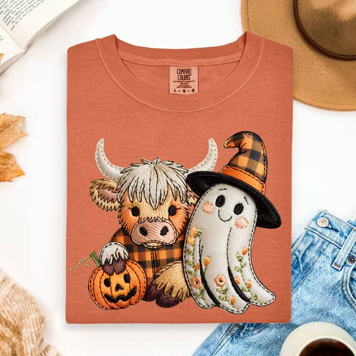 Trendy Tee Co. - Vente T-shirt à imprimés – femme - T-shirt avec vache et faux fantôme brodé0